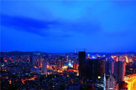 Sleepless Guiyang in pictures