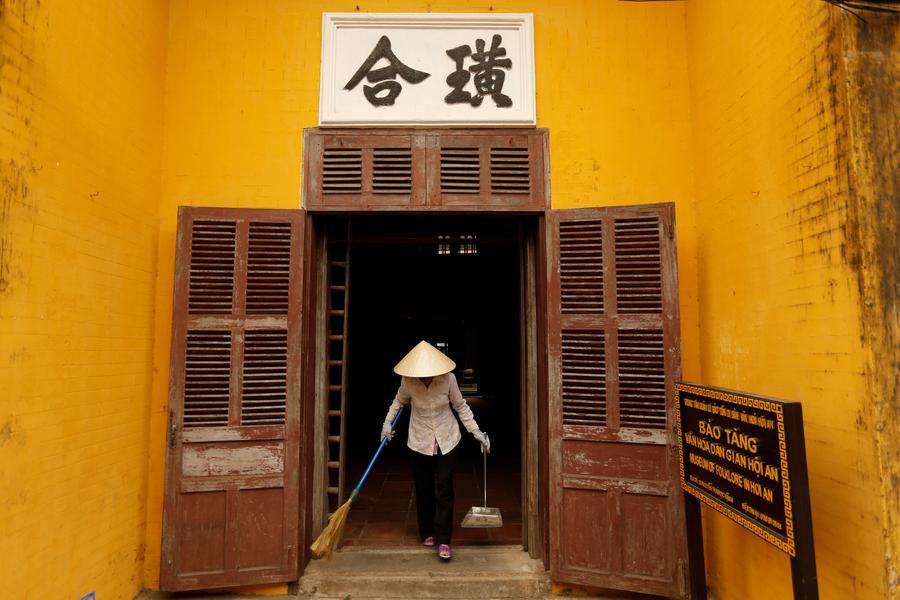 In photos: Vietnam's iconic non la hats